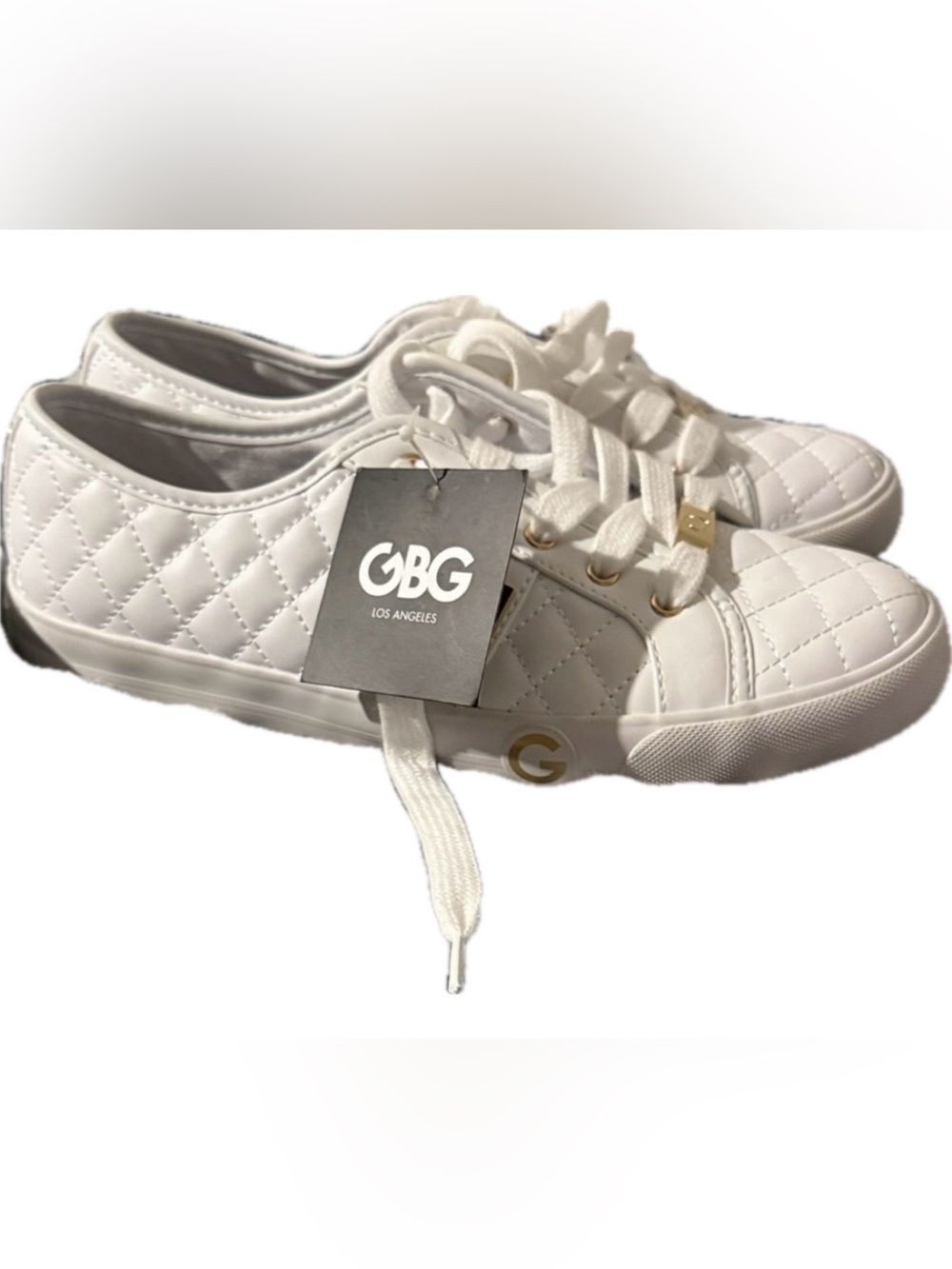 🤍 GBG Los Angeles White Quilted Sneakers 🤍
✨ (NWT)